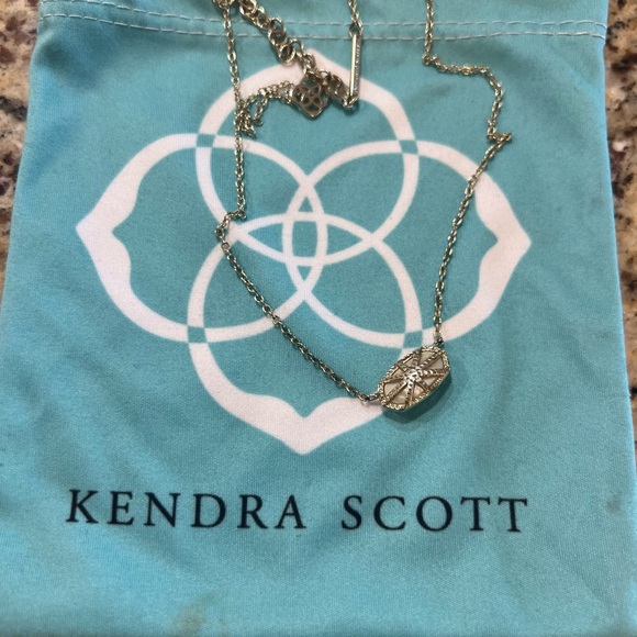 Elisa Gold Pendant Necklace in Ivory Mother-of-Pearl - Picture 5 of 6